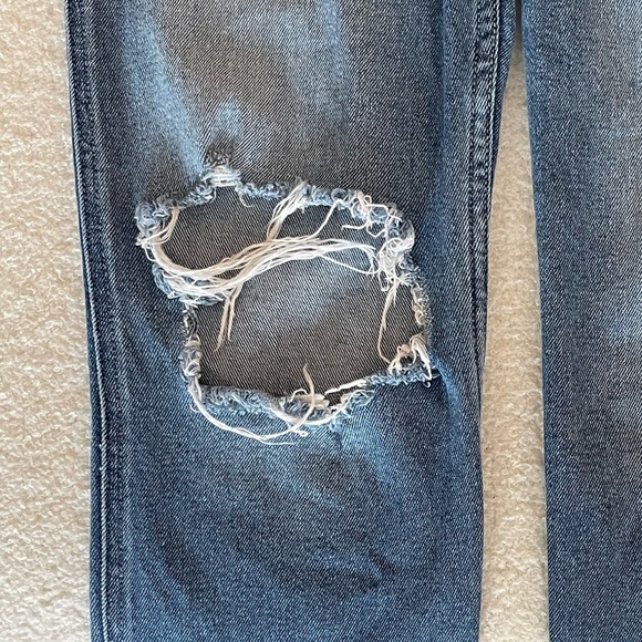 Hollister Ultra High Rise Mom Jeans - Women’s Size 26 - Picture 10 of 11